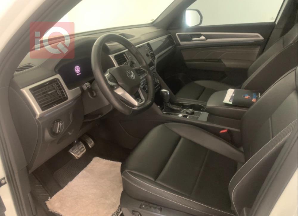 ڤۆڵکسواگن ئەتڵەس کرۆس سپۆرت